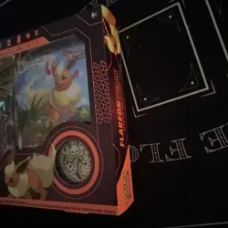 Flareon VMAX Premium Collection Box Sealed Pokemon TCG Sword & Sheild 820650851308 - Image 4