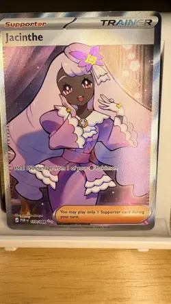 Pokemon Jacinthe Trainer-Supporter Ultra Rare Full Art Holo 110/088 POR English - Image 1