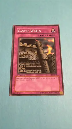 Yugioh - Castle Walls - Trap Card - 1st Edition - SDK-049 - 1996 - LP/NM - Image 1
