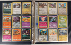 ALBUM CON 306 CARTE POKEMON - COMUNI NON COMUNI E RARE - Image 1