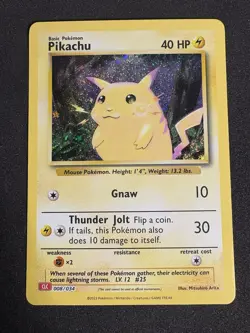 Pikachu 008/034 Trading Card Game Classic Collection Holo EN - Image 1