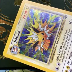 1999 WOTC Pokemon JUNGLE JOLTEON HOLO 4/64 MP - Image 4
