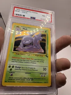 1999 POKEMON FOSSIL #13 MUK-HOLO PSA 8 - Image 3