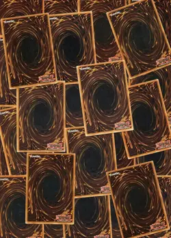 YU-GI-OH! LOTTO 400 CARTE Assortite + 2 NUOVI STARTER DECK YUGIOH IDEA REGALO - Image 1