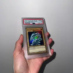 YuGiOh - Blue Eyes White Dragon 1st Edition - MAGO-EN001 Maximum Gold - PSA 7. - Image 3