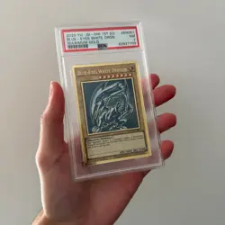 YuGiOh - Blue Eyes White Dragon 1st Edition - MAGO-EN001 Maximum Gold - PSA 7. - Image 4