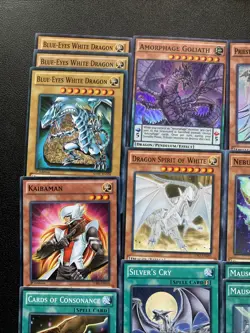 Yu-Gi-Oh! - Seto Kaiba's Blue-Eyes White Dragon & Eyes of Blue Deck Core Cards - Image 2