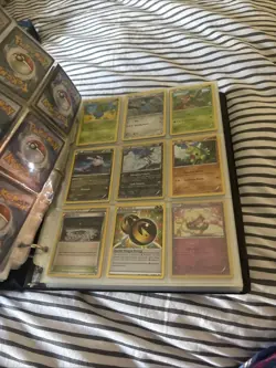 670+ Pokemon card collection w/ binder (pokemon, energy, and trainers) - Image 3