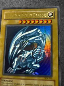 Yu-Gi-Oh! Blue-Eyes White Dragon SDK-001 Ultra Rare Unlimited Vintage Holo - Image 3