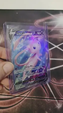 2021 Pokemon Fusion Strike Mew V Ultra Holo Rare Full Art 250/264 - Image 2