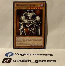 YUGIOH SUMMONED SKULL YSYR 1ST EDITION COMMON PLAYED LIGHT PLAYED - Image 1