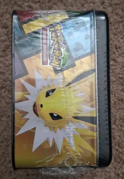 Pokemon TCG 2021 Eevee Collector's Chest Lunchbox Tin New Factory Sealed - Image 4