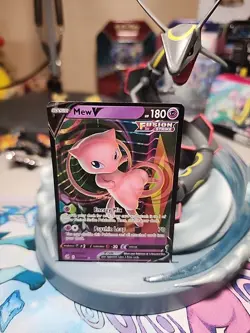 Holofoil - Mew V - 113/264 - SWSH08: Fusion Strike - NM - Image 1