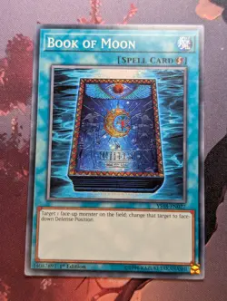 Book of Moon - YS18-EN027 - Common - Yugioh - Image 1