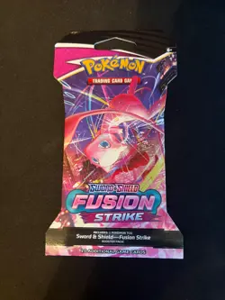 Pokemon TCG: Sword & Shield-Fusion Strike Sleeved Booster Pack - 10 Cards - Image 1