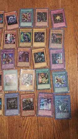 Konami Yu-Gi-Oh! TCG Mixed Card Lot Foil/Regular English - Image 4
