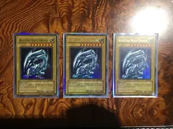 Konami Yu-Gi-Oh! Blue-Eyes White Dragon SDK-001 Starter Deck Kaiba Ultra Holo - Image 1