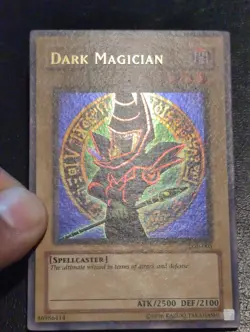 Yu-Gi-Oh ULTRA RARE CARD DARK MAGICIAN LOB-005 1996 VINTAGE PRINT NM/VLP - Image 2