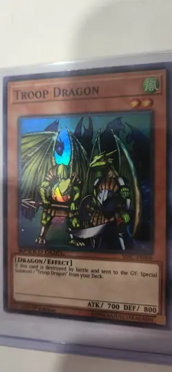 Yu-Gi-Oh! Troop Dragon Card ATK 700 DEF 800 HOLO 1st Edition Sbsc-en006 Speed - Image 1