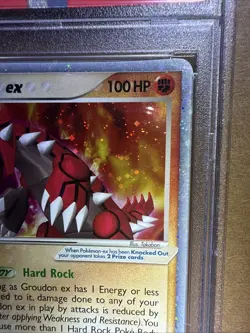 2006 POKEMON EX CRYSTAL GUARDIANS #93 GROUDON EX-HOLO PSA 7 - Image 3