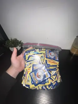 Pokemon TCG BULK 1000+CARDS, TIN INCLUDING 44 REVERSE HOLOS AND 9 JUMBO CARDS NM - Image 3