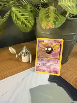 Gastly 1st Edition RARE Fossil Set TCG Pokemon Card 33/62 1999 Vintage NM - Image 1