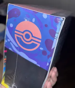 Pokemon Center Chaos Rising ETB (small corner tears, see pics) - Image 4