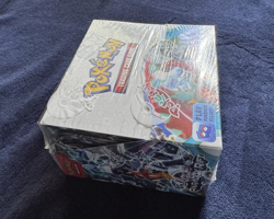 Pokemon TCG Scarlet & Violet - Paradox Rift Booster Box In Acrylic Case - Image 4