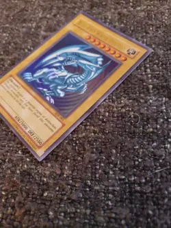 Vintage YuGiOh Starter Deck Kaiba Blue Eyes White Dragon SDK-001 High Grade M/NM - Image 4