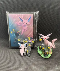 Pokemon TCG - Prismatic Evolutions Figure Collection Sleeves, Pin and Figurine - Image 1