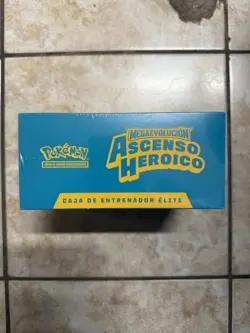SPANISH ETB - Pokemon TCG Mega Evolucion: Ascenso Heroico Elite Trainer Box ES - Image 4