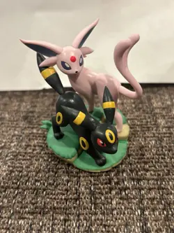Umbreon, Espeon & Eevee Pokemon Center Playmats, Pin, Figurine & Sealed Sleeves - Image 5