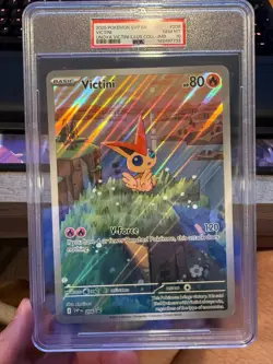 2025 POKEMON SVP UNOVA VICTINI ILLUSTRATION COLLECTION-JUMBO #208 VICTINI PSA 10 - Image 1