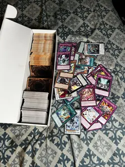 Yu-Gi-Oh! MIXED LOT 600+ Commom, Unsorted - Image 2