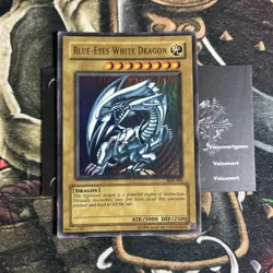 Blue-Eyes White Dragon SDK-001 Ultra Rare WAVY Unlimited OG YuGiOh Iconic - Image 1