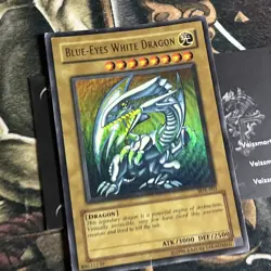 Blue-Eyes White Dragon SDK-001 Ultra Rare WAVY Unlimited OG YuGiOh Iconic - Image 2