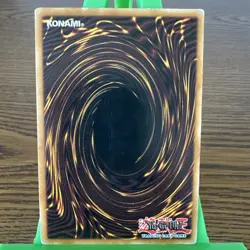 Yu-Gi-Oh! TCG Dark Magician Girl Collector's Tin 2005 Limited Edition CT2-EN004 - Image 2