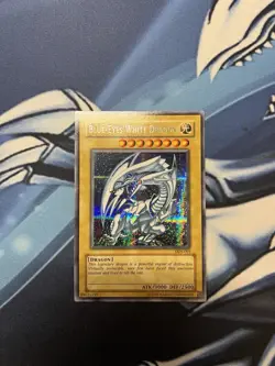 YuGiOh 2002 DDS-001 Blue-Eyes White Dragon Secret Rare English - Image 1