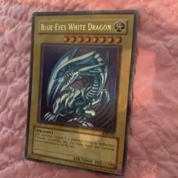 Konami Yu-Gi-Oh! Blue-Eyes White Dragon SDK-001 Ultra Rare Holo - Image 1