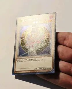 Yugioh Dark Magician LOB-EN005 Ultra Rare 25th Anniversary NM - Image 4