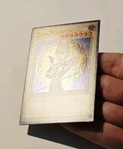 Yugioh Dark Magician LOB-EN005 Ultra Rare 25th Anniversary NM - Image 5