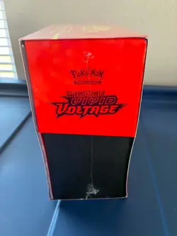 Pokemon Sword & Shield Vivid Voltage Elite Trainer Box 820650106798 - Image 4