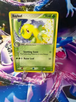 BAYLEEF 35/115 UNSEEN FORCES Uncommon Pokemon - Image 1