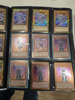 Yu-Gi-Oh! Holo Binder Collection Blue-Eyes Red-Eyes Dark Magician Girl Lot - Image 3
