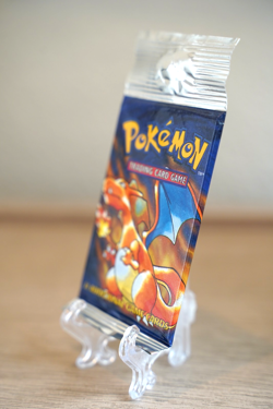 Pokemon TCG Base Set Unlimited Booster Pack Charizard Art WOTC Sealed Vintage - Image 3