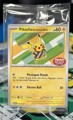 Pikachu Berkemeja Batik 101/SV-P Stamped Indonesia Journey Promo Pokemon 2024 NM - Image 1