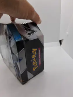 Pokemon 2021 Summer V Strikers Tin, Center Seal As Opposed To Full Seal 820650809552 - Image 3