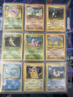 Near Complete BASE Set Near Complete 1999 Pokemon Unlimited WOTC Card Lot - Image 4