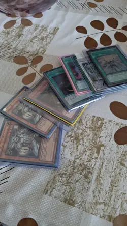 Lotto di 31 carte Yugioh Spanish language - Image 1