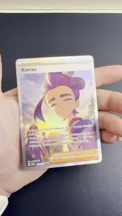 Kieran Special Illustration Rare 174/131 Prismatic Evolutions, Trainer Card - Image 2